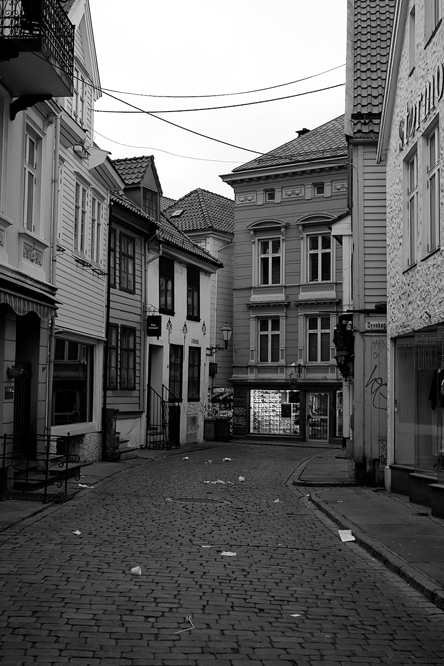 Morgonfolketomheit i Hollendergaten i Bergen.