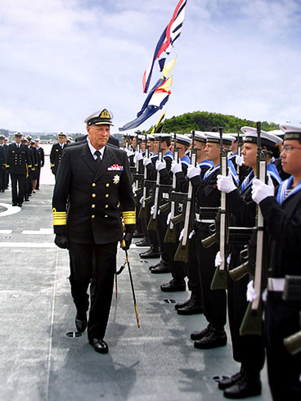 Kongen på KNM Fridtjof Nansen